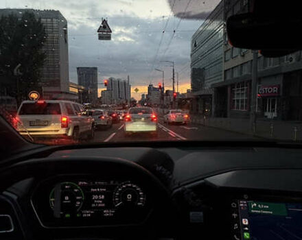 Серый Ауди Q4 e-tron, объемом двигателя 0 л и пробегом 17 тыс. км за 31000 $, фото 2 на Automoto.ua