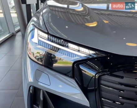 Сірий Ауді Q4 e-tron, об'ємом двигуна 0 л та пробігом 1 тис. км за 35200 $, фото 9 на Automoto.ua