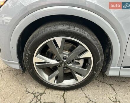 Сірий Ауді Q4 e-tron, об'ємом двигуна 0 л та пробігом 5 тис. км за 39999 $, фото 4 на Automoto.ua