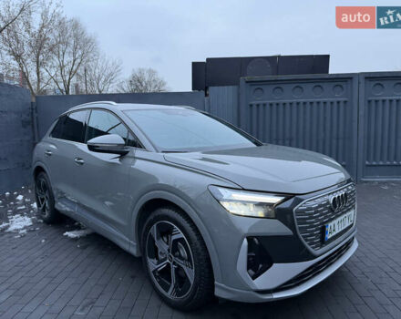 Серый Ауди Q4 e-tron, объемом двигателя 0 л и пробегом 12 тыс. км за 29000 $, фото 2 на Automoto.ua