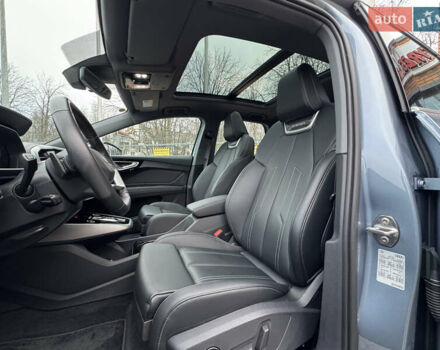 Серый Ауди Q4 e-tron, объемом двигателя 0 л и пробегом 17 тыс. км за 29500 $, фото 4 на Automoto.ua