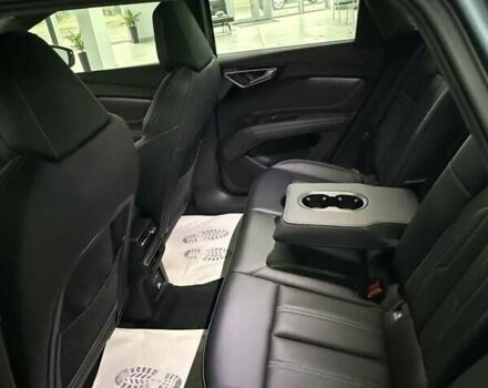 Сірий Ауді Q4 e-tron, об'ємом двигуна 0 л та пробігом 3 тис. км за 30600 $, фото 10 на Automoto.ua
