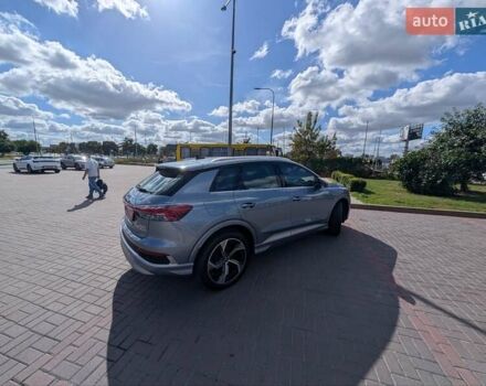Серый Ауди Q4 e-tron, объемом двигателя 0 л и пробегом 16 тыс. км за 30500 $, фото 3 на Automoto.ua