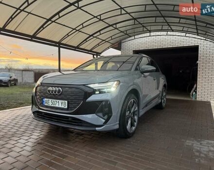 Серый Ауди Q4 e-tron, объемом двигателя 0 л и пробегом 2 тыс. км за 38200 $, фото 2 на Automoto.ua