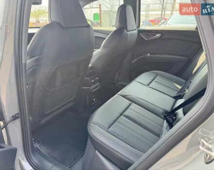 Серый Ауди Q4 e-tron, объемом двигателя 0 л и пробегом 3 тыс. км за 28700 $, фото 5 на Automoto.ua