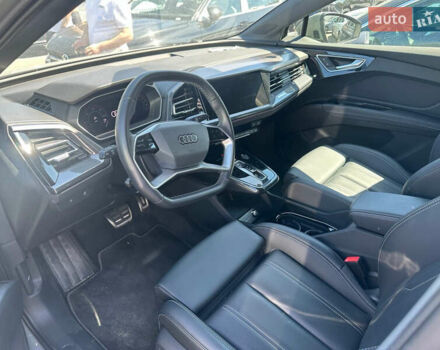 Серый Ауди Q4 e-tron, объемом двигателя 0 л и пробегом 3 тыс. км за 28700 $, фото 3 на Automoto.ua