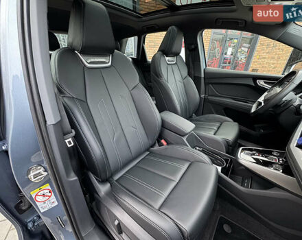 Серый Ауди Q4 e-tron, объемом двигателя 0 л и пробегом 17 тыс. км за 29500 $, фото 9 на Automoto.ua