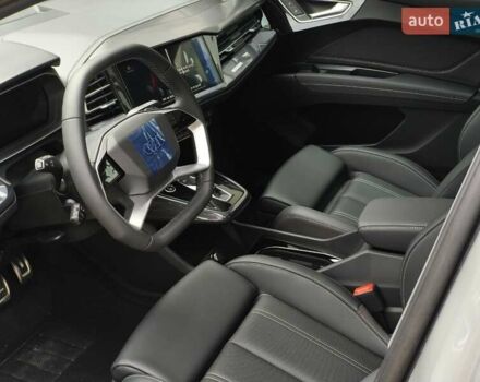 Сірий Ауді Q4 e-tron, об'ємом двигуна 0 л та пробігом 1 тис. км за 32599 $, фото 16 на Automoto.ua