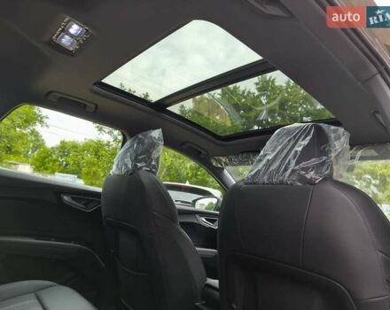 Сірий Ауді Q4 e-tron, об'ємом двигуна 0 л та пробігом 1 тис. км за 32599 $, фото 35 на Automoto.ua