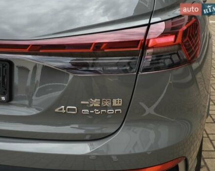 Сірий Ауді Q4 e-tron, об'ємом двигуна 0 л та пробігом 1 тис. км за 32599 $, фото 5 на Automoto.ua
