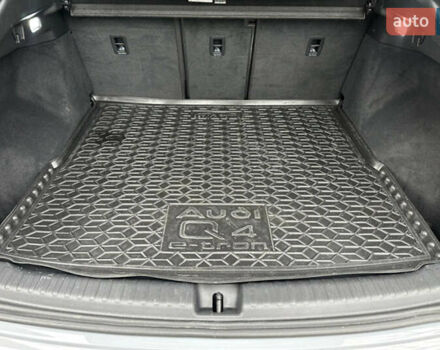 Сірий Ауді Q4 e-tron, об'ємом двигуна 0 л та пробігом 5 тис. км за 45500 $, фото 13 на Automoto.ua