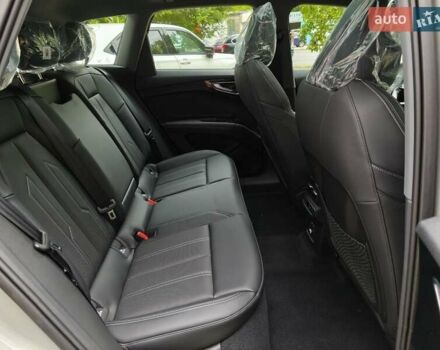 Сірий Ауді Q4 e-tron, об'ємом двигуна 0 л та пробігом 1 тис. км за 32599 $, фото 33 на Automoto.ua