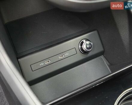 Сірий Ауді Q4 e-tron, об'ємом двигуна 0 л та пробігом 1 тис. км за 32599 $, фото 27 на Automoto.ua
