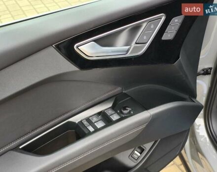 Сірий Ауді Q4 e-tron, об'ємом двигуна 0 л та пробігом 1 тис. км за 32599 $, фото 14 на Automoto.ua