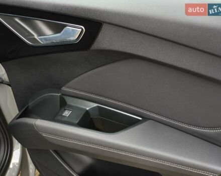 Сірий Ауді Q4 e-tron, об'ємом двигуна 0 л та пробігом 1 тис. км за 32599 $, фото 31 на Automoto.ua