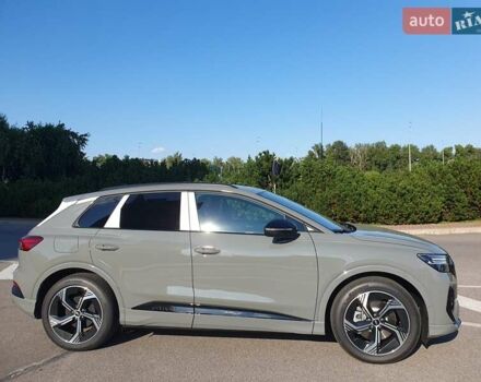 Сірий Ауді Q4 e-tron, об'ємом двигуна 0 л та пробігом 5 тис. км за 45500 $, фото 4 на Automoto.ua