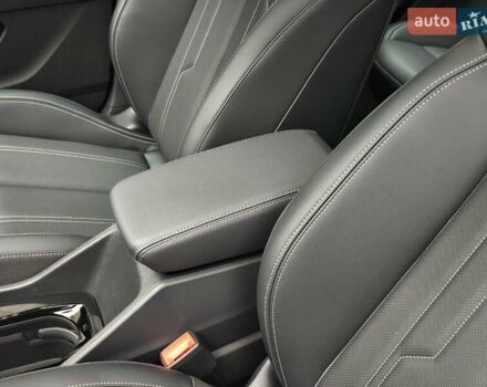 Сірий Ауді Q4 e-tron, об'ємом двигуна 0 л та пробігом 1 тис. км за 32599 $, фото 29 на Automoto.ua