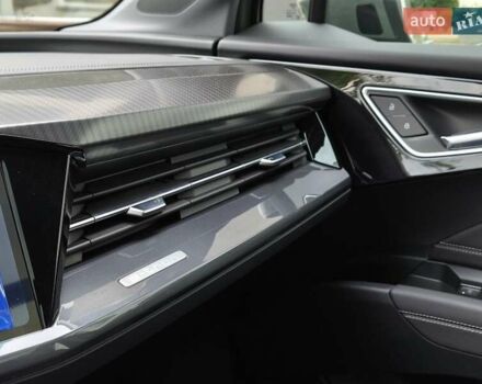 Сірий Ауді Q4 e-tron, об'ємом двигуна 0 л та пробігом 1 тис. км за 32599 $, фото 28 на Automoto.ua