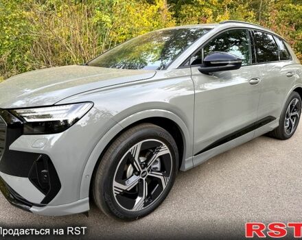Ауди Q4 e-tron 2025 в Киеве на Automoto.ua Серый Ауди Q4 e-tron, объемом двигателя 0.22 л и пробегом 0 тыс. км за 42500 $, фото 1 на Automoto.ua