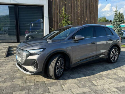 Серый Ауди Q4 e-tron, объемом двигателя 0 л и пробегом 80 тыс. км за 34999 $, фото 1 на Automoto.ua