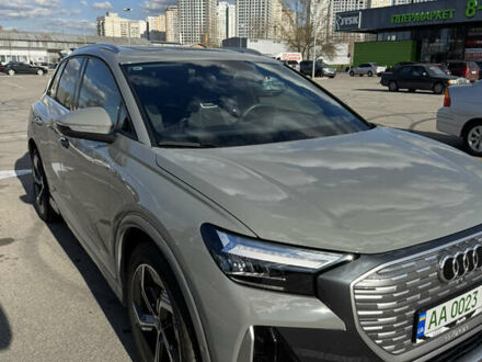 Ауди Q4 e-tron 2023 в Киеве на Automoto.ua Серый Ауди Q4 e-tron, объемом двигателя 0 л и пробегом 16 тыс. км за 33200 $, фото 1 на Automoto.ua