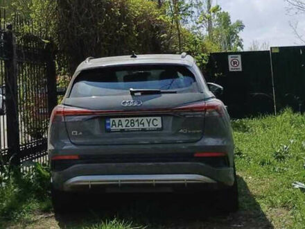 Сірий Ауді Q4 e-tron, об'ємом двигуна 0 л та пробігом 15 тис. км за 32000 $, фото 1 на Automoto.ua