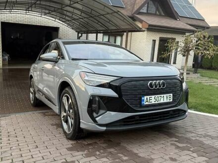 Сірий Ауді Q4 e-tron, об'ємом двигуна 0 л та пробігом 2 тис. км за 38200 $, фото 1 на Automoto.ua