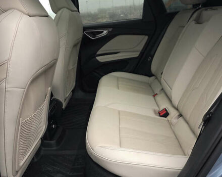 Синій Ауді Q4 e-tron, об'ємом двигуна 0 л та пробігом 59 тис. км за 26590 $, фото 31 на Automoto.ua