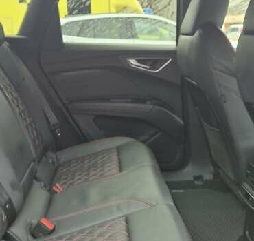 Синий Ауди Q4 e-tron, объемом двигателя 0 л и пробегом 29 тыс. км за 33400 $, фото 24 на Automoto.ua