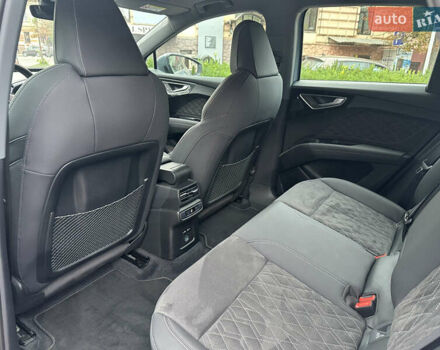 Синий Ауди Q4 e-tron, объемом двигателя 0 л и пробегом 17 тыс. км за 34900 $, фото 10 на Automoto.ua