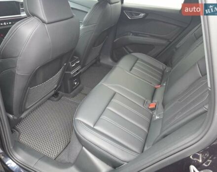 Синій Ауді Q4 e-tron, об'ємом двигуна 0 л та пробігом 2 тис. км за 27500 $, фото 6 на Automoto.ua