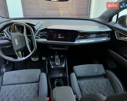 Синий Ауди Q4 e-tron, объемом двигателя 0 л и пробегом 5 тыс. км за 36500 $, фото 3 на Automoto.ua