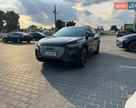 Синий Ауди Q4 e-tron, объемом двигателя 0 л и пробегом 27 тыс. км за 37999 $, фото 1 на Automoto.ua