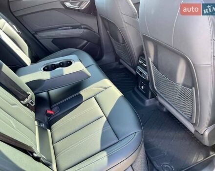 Синий Ауди Q4 e-tron, объемом двигателя 0 л и пробегом 20 тыс. км за 28800 $, фото 26 на Automoto.ua