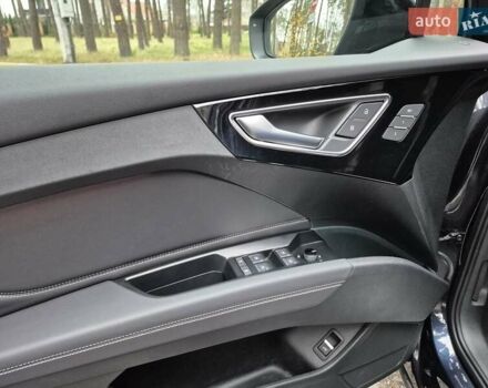 Синий Ауди Q4 e-tron, объемом двигателя 0 л и пробегом 13 тыс. км за 28700 $, фото 8 на Automoto.ua