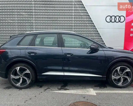 Синій Ауді Q4 e-tron, об'ємом двигуна 0 л та пробігом 13 тис. км за 26900 $, фото 4 на Automoto.ua