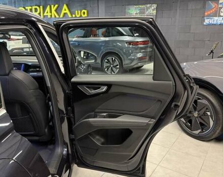 Синий Ауди Q4 e-tron, объемом двигателя 0 л и пробегом 1 тыс. км за 34000 $, фото 11 на Automoto.ua