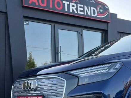 Синий Ауди Q4 e-tron, объемом двигателя 0 л и пробегом 42 тыс. км за 25950 $, фото 1 на Automoto.ua