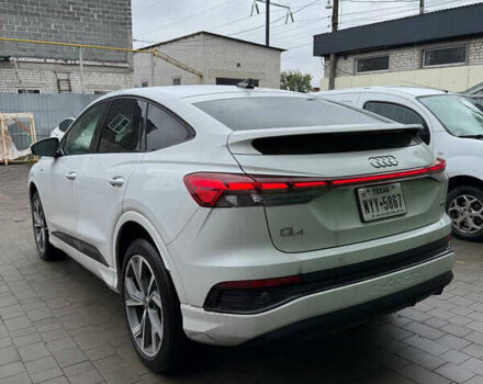 Белый Ауди Q4 Sportback e-tron, объемом двигателя 0 л и пробегом 19 тыс. км за 33000 $, фото 2 на Automoto.ua