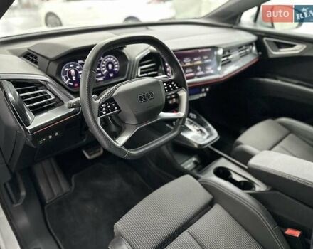 Белый Ауди Q4 Sportback e-tron, объемом двигателя 0 л и пробегом 4 тыс. км за 31789 $, фото 17 на Automoto.ua