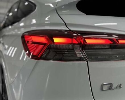 Белый Ауди Q4 Sportback e-tron, объемом двигателя 0 л и пробегом 4 тыс. км за 31789 $, фото 5 на Automoto.ua