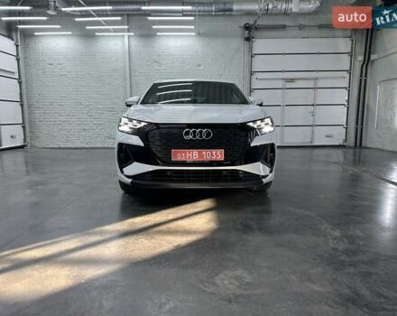 Белый Ауди Q4 Sportback e-tron, объемом двигателя 0 л и пробегом 4 тыс. км за 31789 $, фото 1 на Automoto.ua