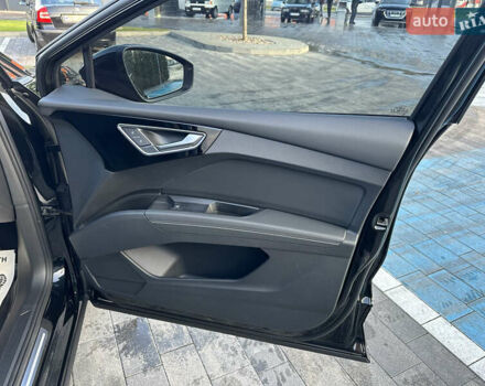 Черный Ауди Q4 Sportback e-tron, объемом двигателя 0 л и пробегом 70 тыс. км за 32000 $, фото 75 на Automoto.ua
