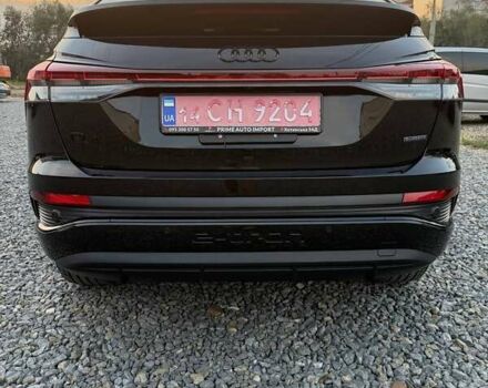Чорний Ауді Q4 Sportback e-tron, об'ємом двигуна 0 л та пробігом 6 тис. км за 37600 $, фото 8 на Automoto.ua