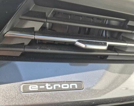 Чорний Ауді Q4 Sportback e-tron, об'ємом двигуна 0 л та пробігом 10 тис. км за 45000 $, фото 9 на Automoto.ua