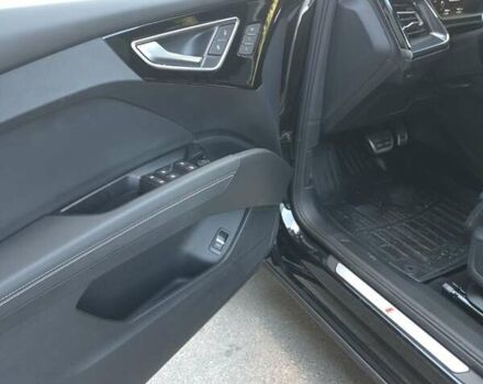 Чорний Ауді Q4 Sportback e-tron, об'ємом двигуна 0 л та пробігом 10 тис. км за 45000 $, фото 4 на Automoto.ua