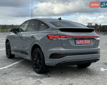 Серый Ауди Q4 Sportback e-tron, объемом двигателя 0 л и пробегом 82 тыс. км за 33000 $, фото 4 на Automoto.ua