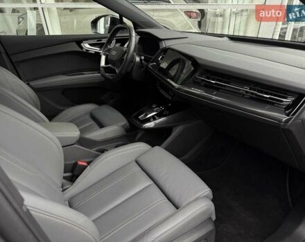 Серый Ауди Q4 Sportback e-tron, объемом двигателя 0 л и пробегом 70 тыс. км за 33990 $, фото 20 на Automoto.ua