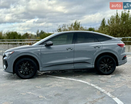 Серый Ауди Q4 Sportback e-tron, объемом двигателя 0 л и пробегом 82 тыс. км за 33000 $, фото 2 на Automoto.ua