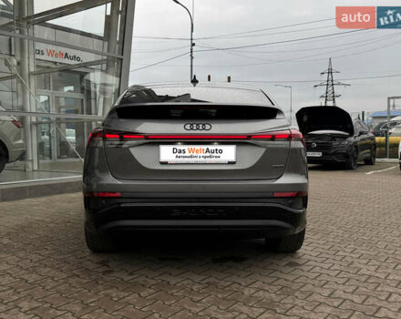 Серый Ауди Q4 Sportback e-tron, объемом двигателя 0 л и пробегом 70 тыс. км за 33990 $, фото 4 на Automoto.ua